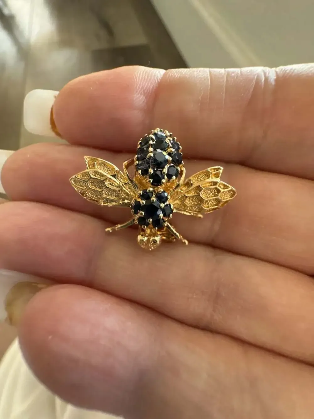 Vintage 14K Gold Sapphire Bee Brooch Pin